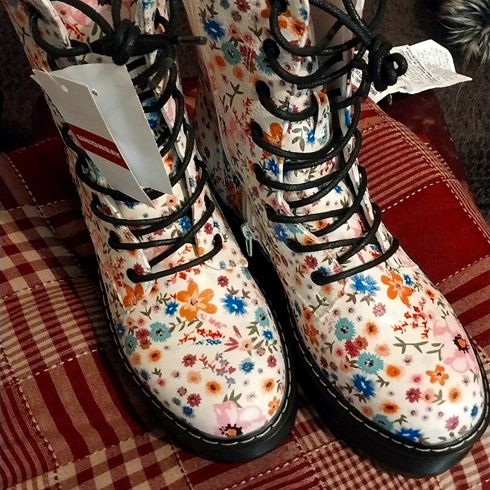 𝅺UNION BAY Women’s combat  Boot Size 10 M, Stylish, Fun Boot